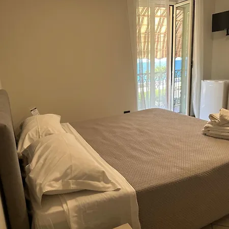 Hice Lungomare Fronte Mare לינה וארוחת בוקר