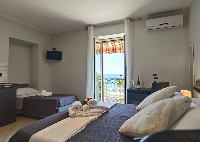 לינה וארוחת בוקר Hice Lungomare Fronte Mare