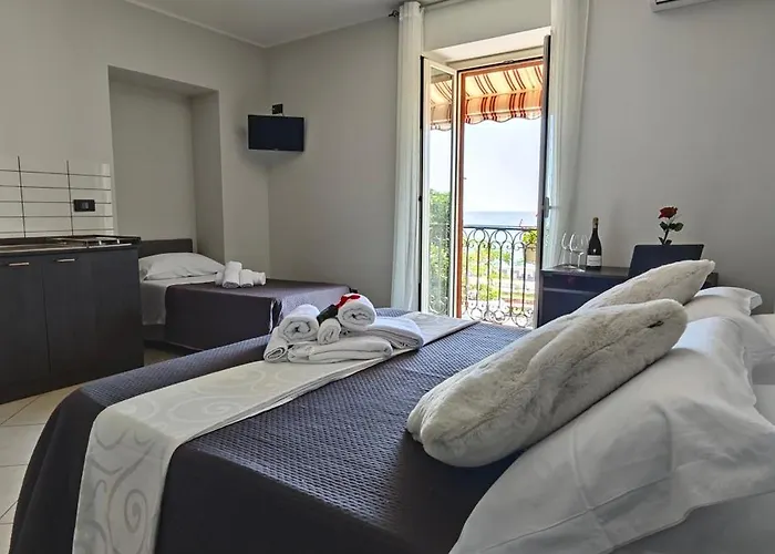 לינה וארוחת בוקר Hice Lungomare Fronte Mare 3*