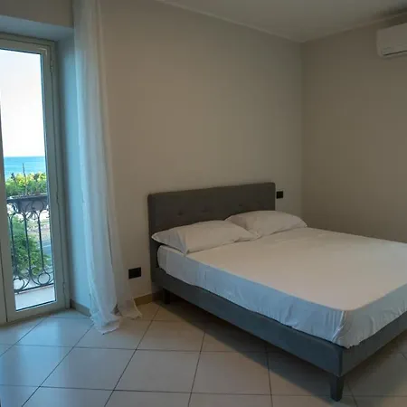 Hice Lungomare Fronte Mare Alojamento de Acomodação e Pequeno-almoço