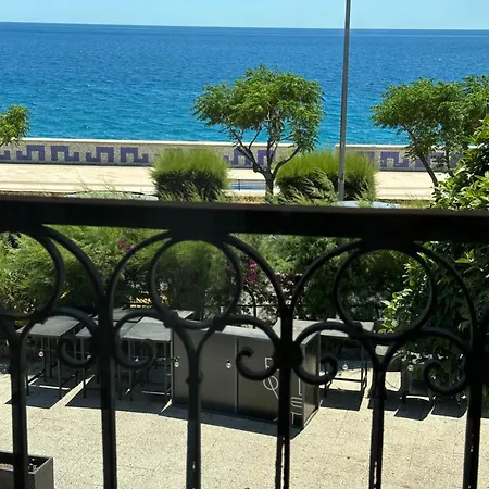 Hice Lungomare Fronte Mare Bed and Breakfast