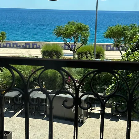 Hice Lungomare Fronte Mare Bed & Breakfast