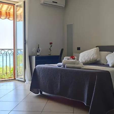 Alojamento de Acomodação e Pequeno-almoço Hice Lungomare Fronte Mare