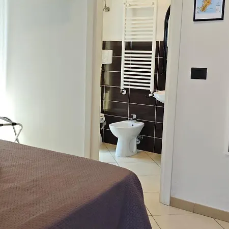 Hice Lungomare Fronte Mare Bed & Breakfast