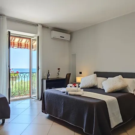 Hice Lungomare Fronte Mare * Καταντζάρο