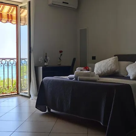 Hice Lungomare Fronte Mare 3*