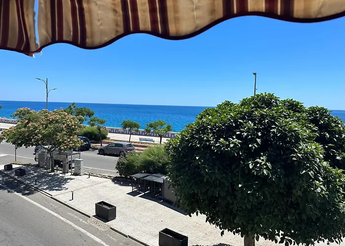 Hice Lungomare Fronte Mare