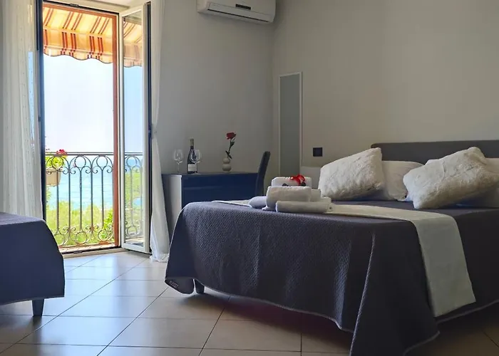 Alojamento de Acomodação e Pequeno-almoço Hice Lungomare Fronte Mare