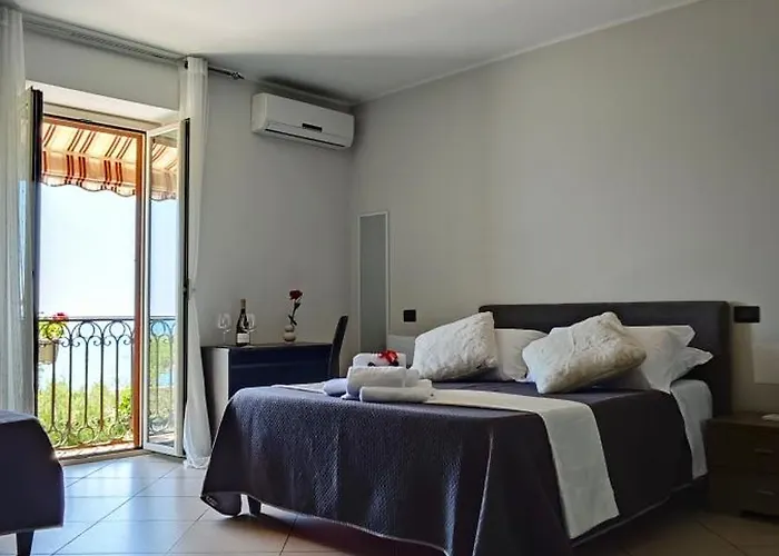 Alojamento de Acomodação e Pequeno-almoço Hice Lungomare Fronte Mare