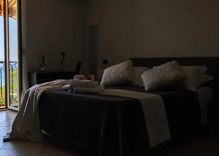 Alojamento de Acomodação e Pequeno-almoço Hice Lungomare Fronte Mare